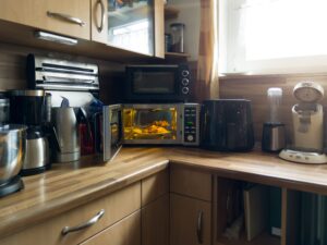 Ordnung in der Küche wird verhindert durch zuviele Küchenmaschinen